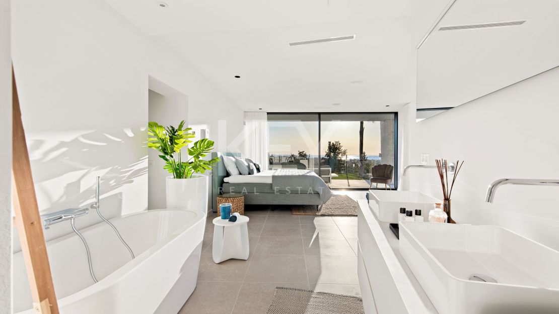 Villa contemporánea con vistas increíbles en venta en Nueva Atalaya, Estepona.