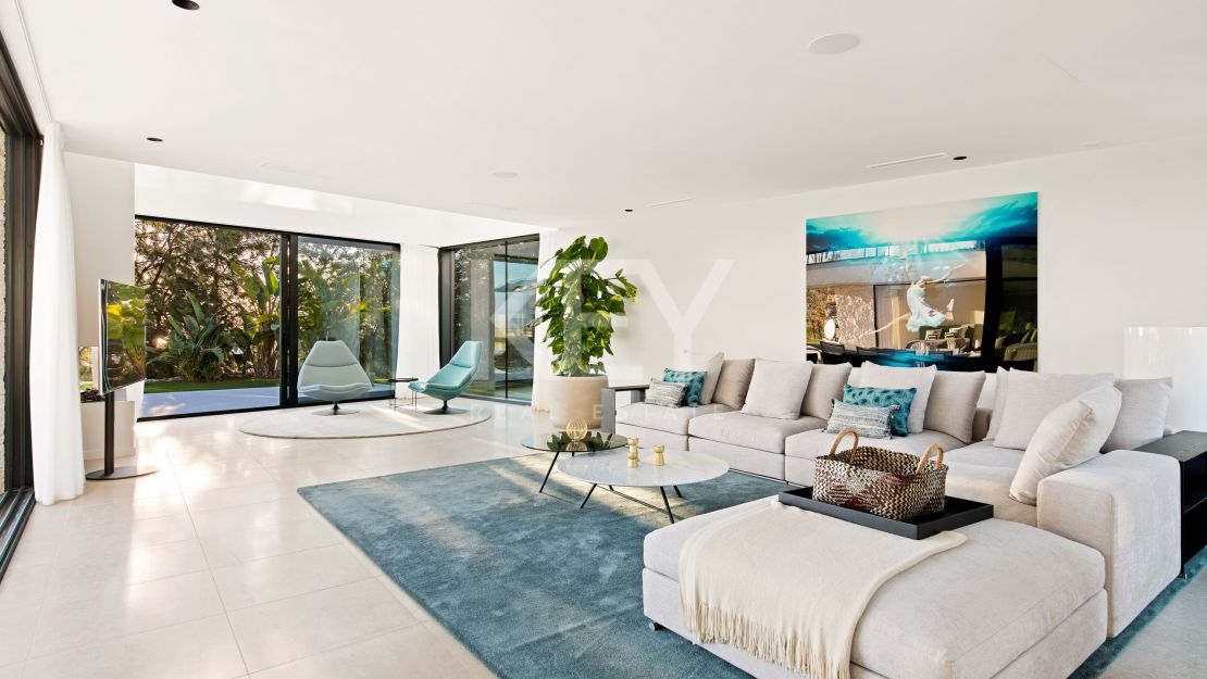 Villa contemporánea con vistas increíbles en venta en Nueva Atalaya, Estepona.