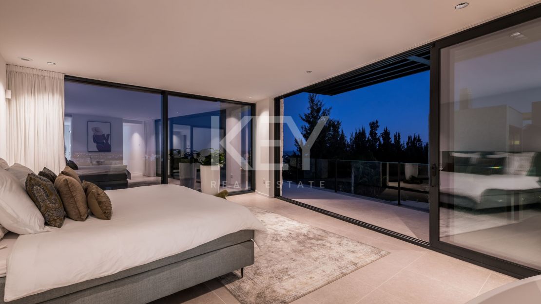Villa contemporánea con vistas increíbles en venta en Nueva Atalaya, Estepona.
