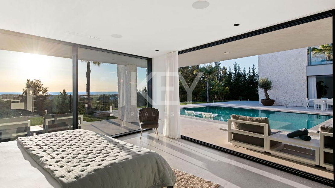 Villa contemporánea con vistas increíbles en venta en Nueva Atalaya, Estepona.