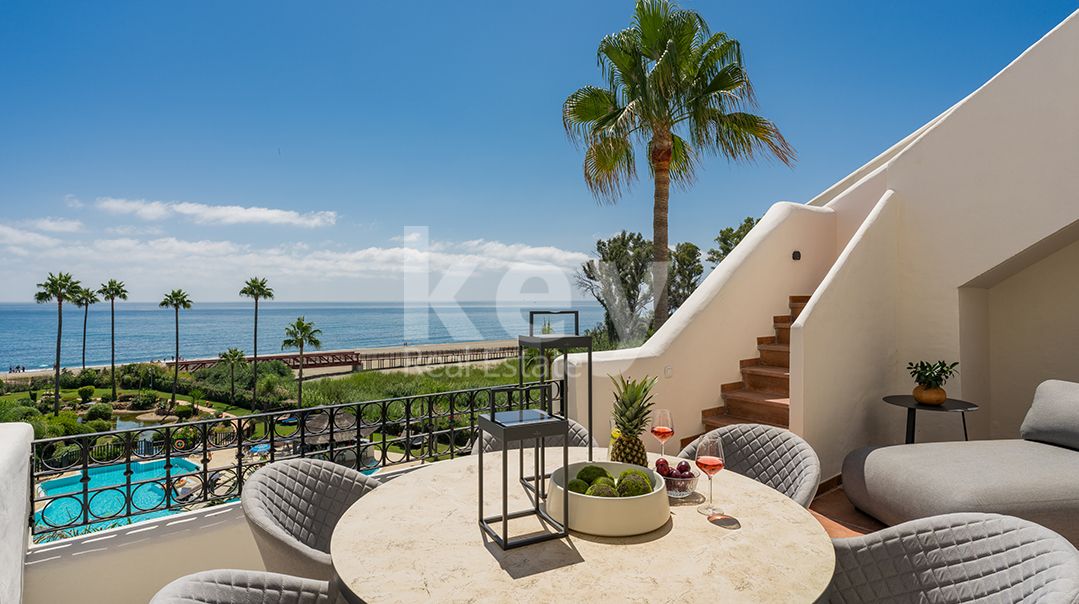 Spectacular, totally renovated beachline penthouse for sale in Bahia del Velerin, Estepona