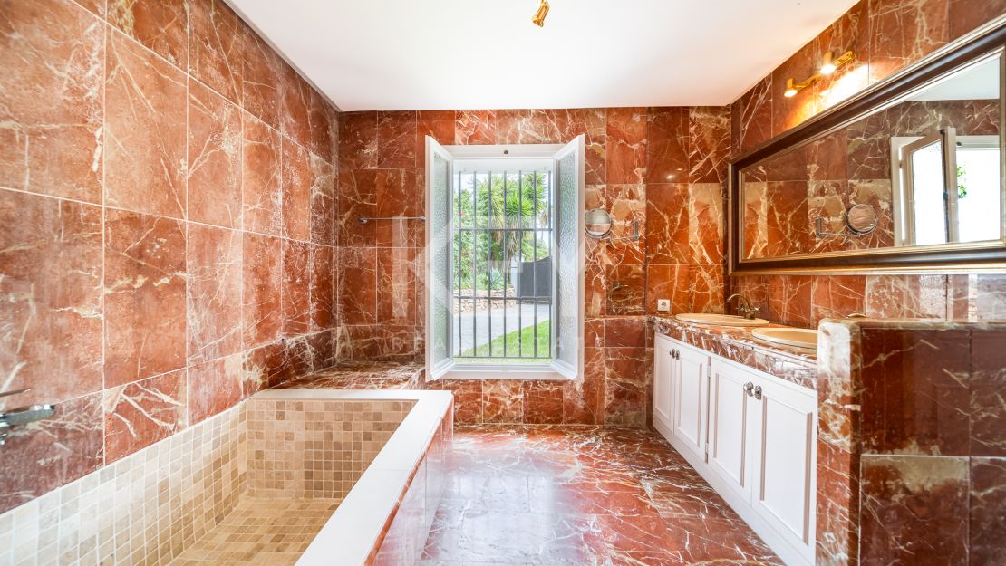 Spacious and comfortable villa for long-term rent in Nagueles, Golden Mile, Marbella
