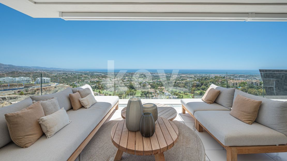 The modern 3 bedrooms apartment with panoramic sea views, close to golf for sale in Benahavis