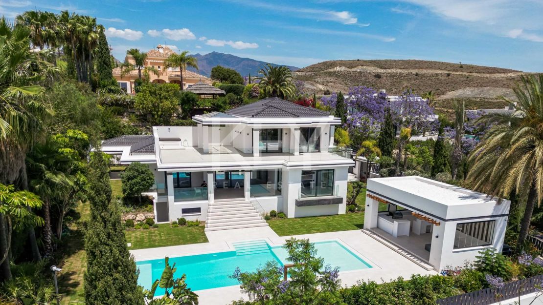 Exquisite and brand new villa with panoramic sea and golf views for sale in Los Flamingos, Benahavis