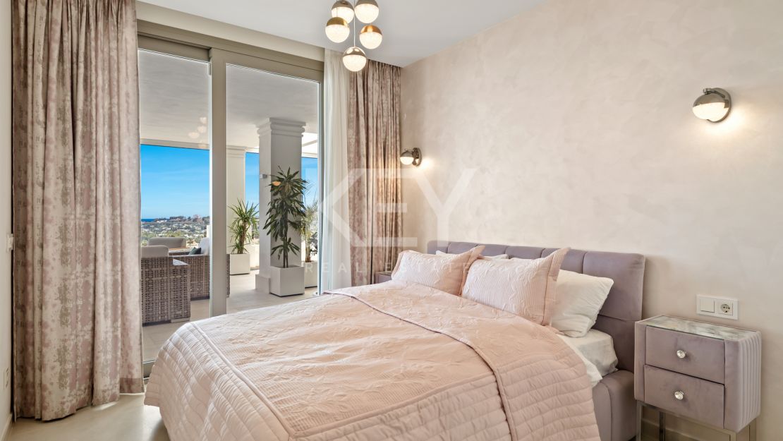 Потрясающая квартира с 7 спальнями и потрясающим видом на Средиземное море на продажу в Новой Андалусии, Марбелья