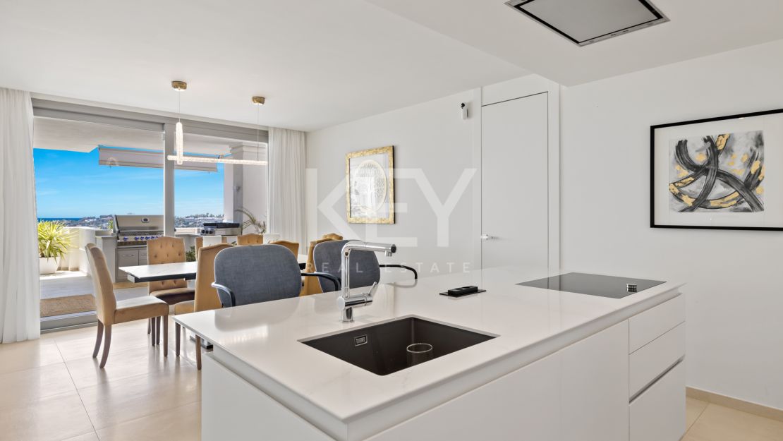 Потрясающая квартира с 7 спальнями и потрясающим видом на Средиземное море на продажу в Новой Андалусии, Марбелья