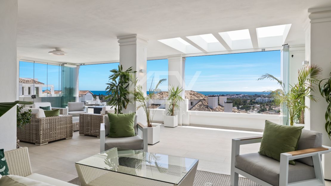Impresionante apartamento de 7 dormitorios con impresionantes vistas al Mediterráneo en venta en Nueva Andalucía, Marbella