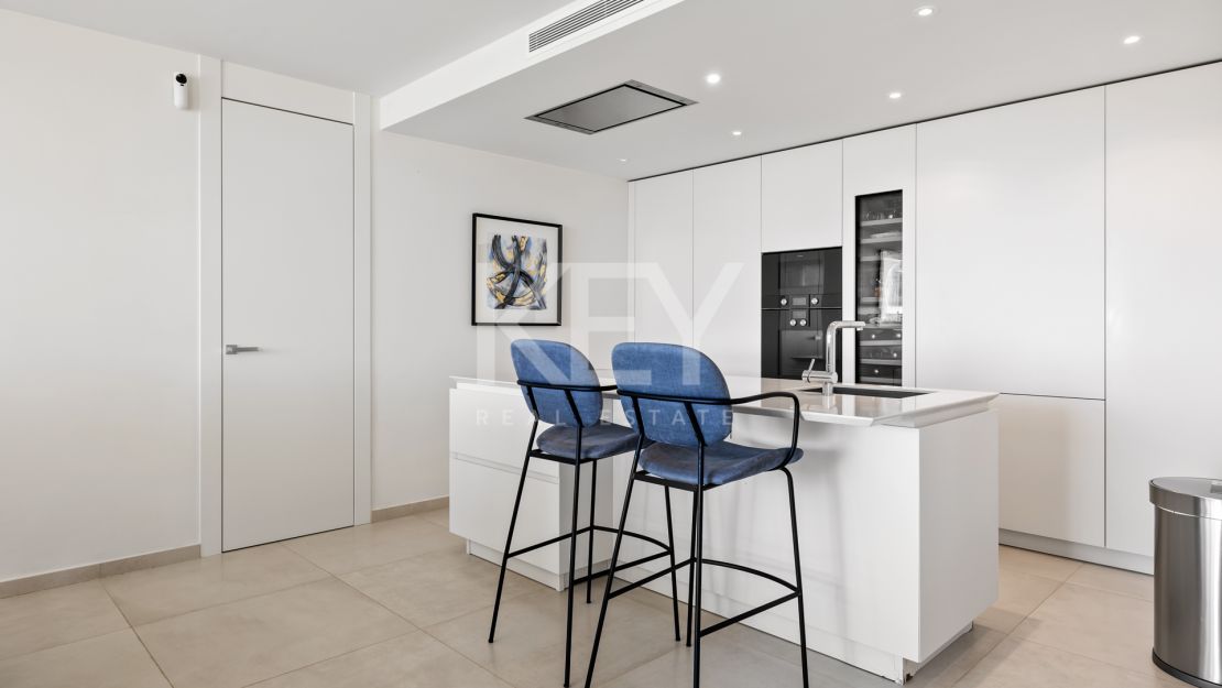 Потрясающая квартира с 7 спальнями и потрясающим видом на Средиземное море на продажу в Новой Андалусии, Марбелья