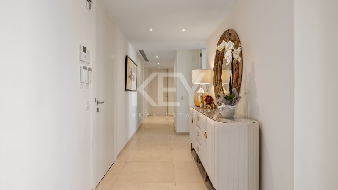 Потрясающая квартира с 7 спальнями и потрясающим видом на Средиземное море на продажу в Новой Андалусии, Марбелья