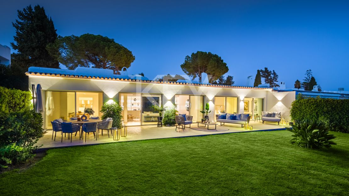 Spectacular, fully renovated spacious villa for sale in the exquisite location on golf course in Nueva Andalucia, Marbella