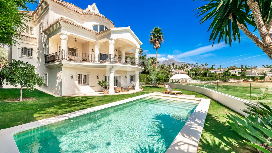 Beautiful, stylish villa, perfectly located in a prestigious golfing community, for sale in Nueva Andalucia, Marbella
