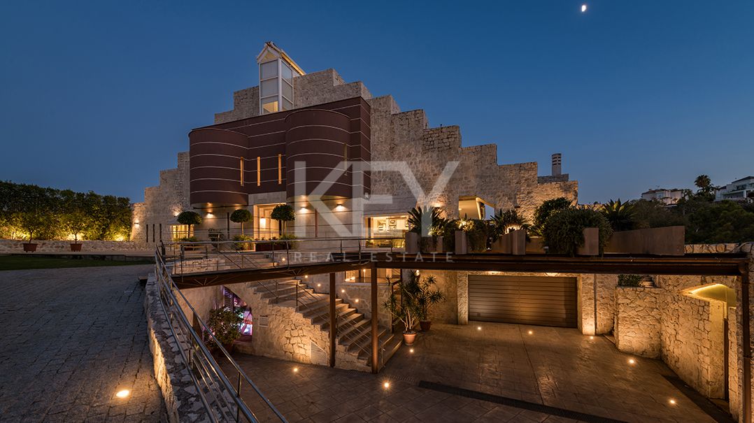 Exquisite villa for sale in a privileged location in La Quinta, Benahavis