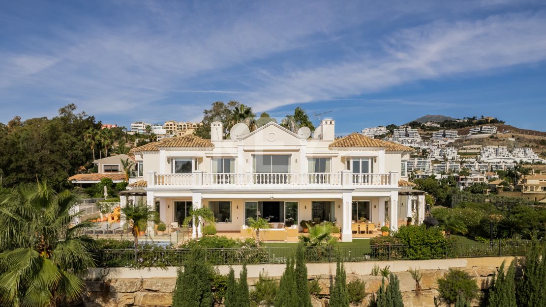 Lujosa villa de estilo mediterráneo en venta en la exclusiva ubicación de El Herrojo, Benahavis