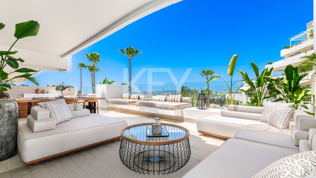 Apartamento extraordinario con maravillosa vista al mar en venta en la Milla de Oro de Marbella