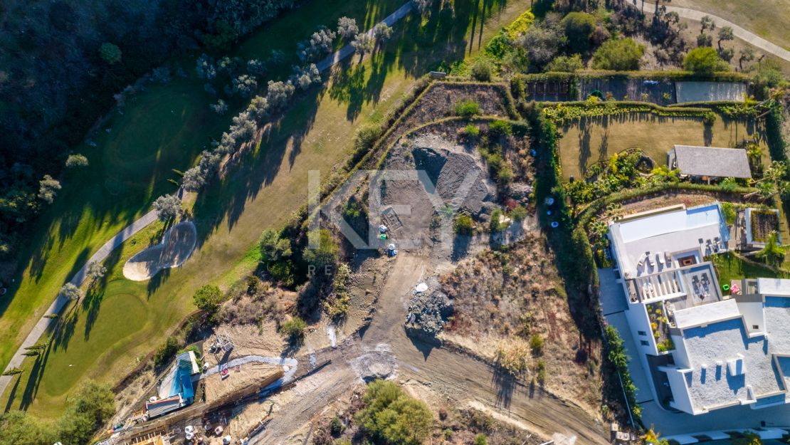 Encantadora parcela con impresionante vista al mar en venta en Los Flamingos, Benahavís