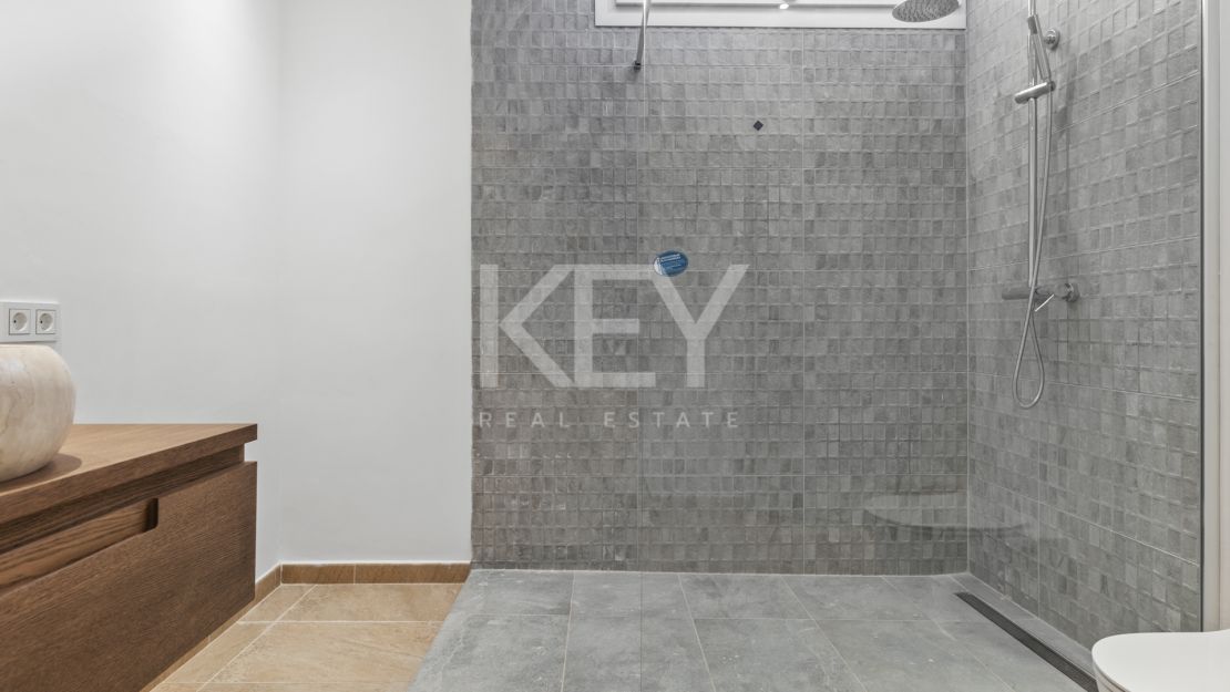 Exquisita y nueva villa a poca distancia de la playa en venta en San Pedro de Alcántara