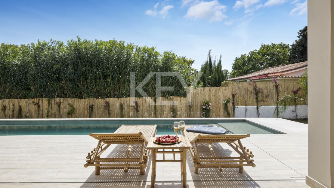 Exquisita y nueva villa a poca distancia de la playa en venta en San Pedro de Alcántara