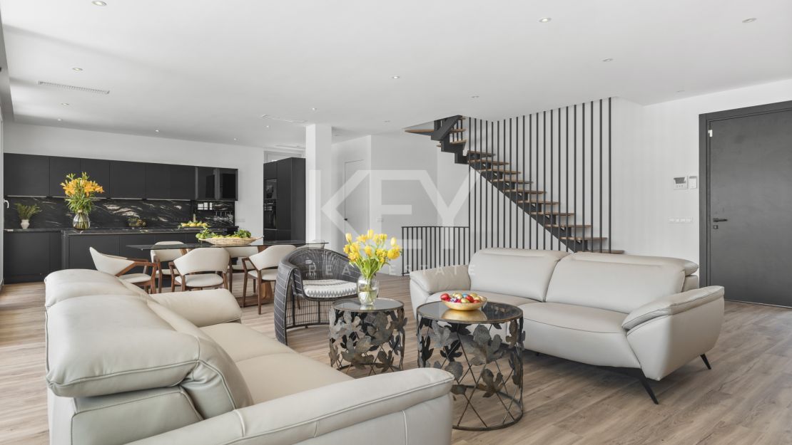 Exquisita y nueva villa a poca distancia de la playa en venta en San Pedro de Alcántara