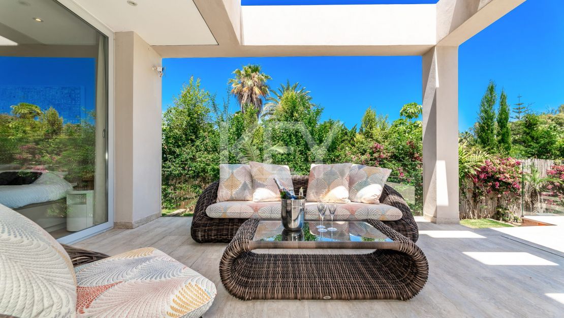 Exquisita y nueva villa a poca distancia de la playa en venta en San Pedro de Alcántara