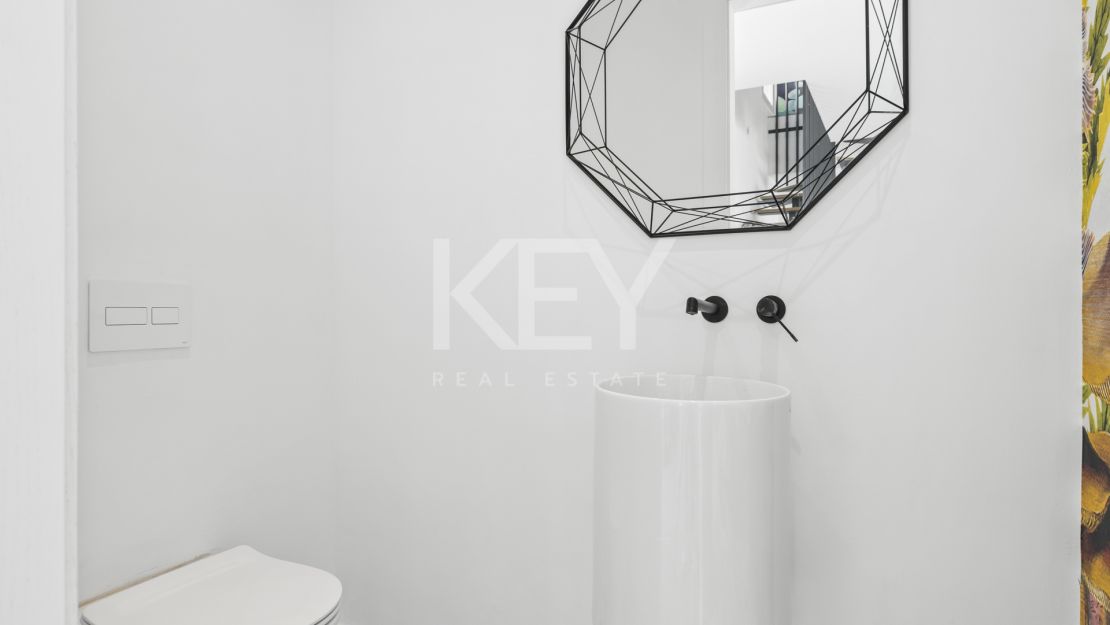 Exquisita y nueva villa a poca distancia de la playa en venta en San Pedro de Alcántara