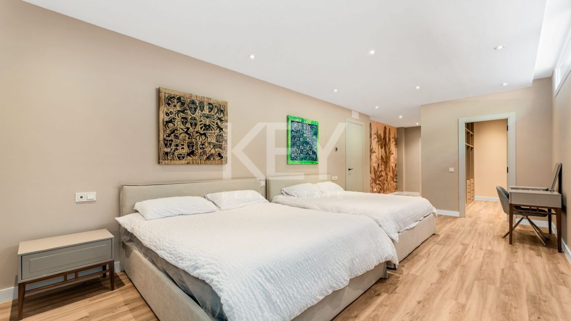 Exquisita y nueva villa a poca distancia de la playa en venta en San Pedro de Alcántara