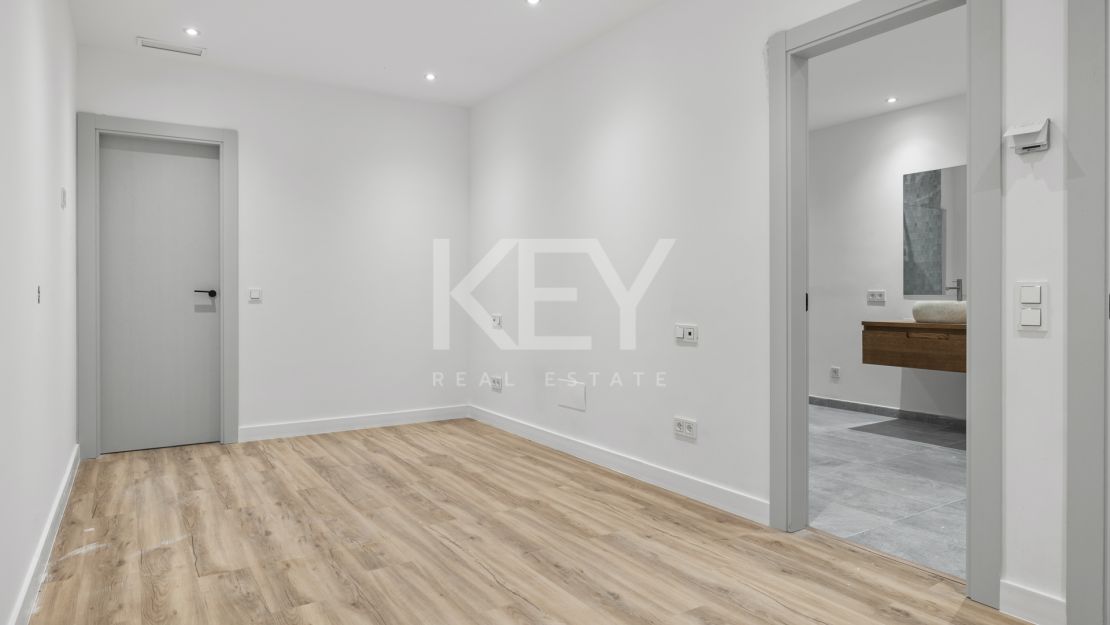 Exquisita y nueva villa a poca distancia de la playa en venta en San Pedro de Alcántara