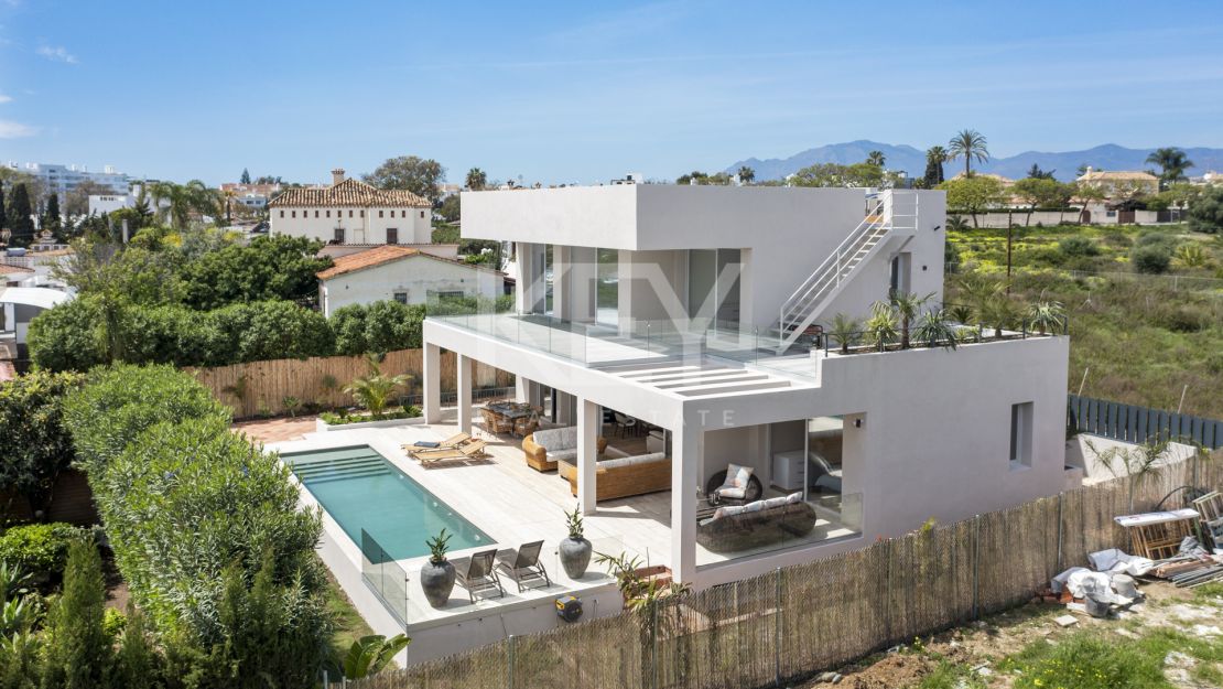 Exquisita y nueva villa a poca distancia de la playa en venta en San Pedro de Alcántara