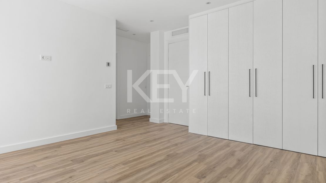 Exquisita y nueva villa a poca distancia de la playa en venta en San Pedro de Alcántara