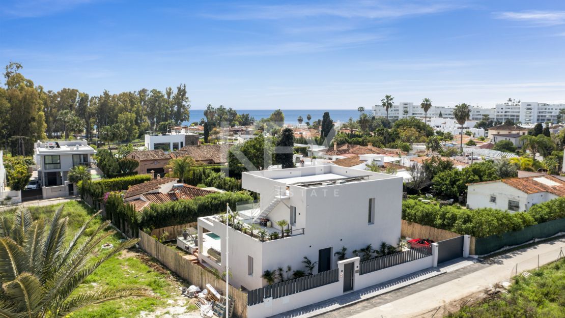 Exquisita y nueva villa a poca distancia de la playa en venta en San Pedro de Alcántara