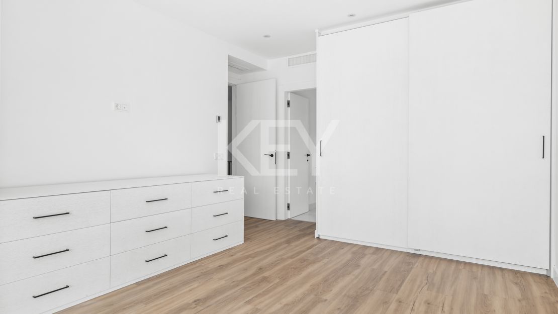 Exquisita y nueva villa a poca distancia de la playa en venta en San Pedro de Alcántara