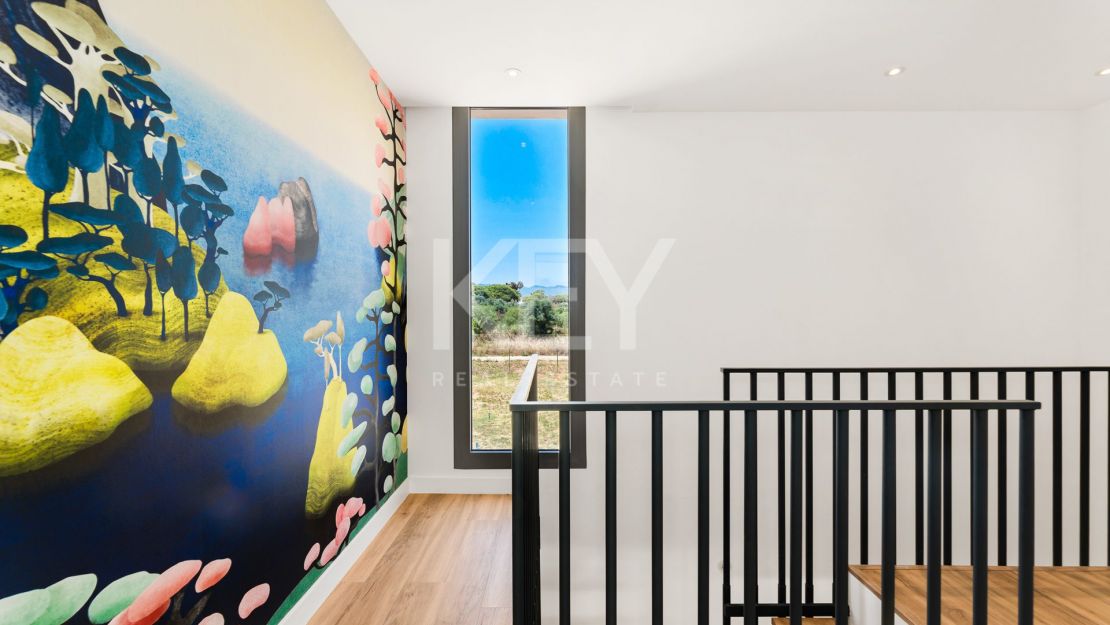 Exquisita y nueva villa a poca distancia de la playa en venta en San Pedro de Alcántara