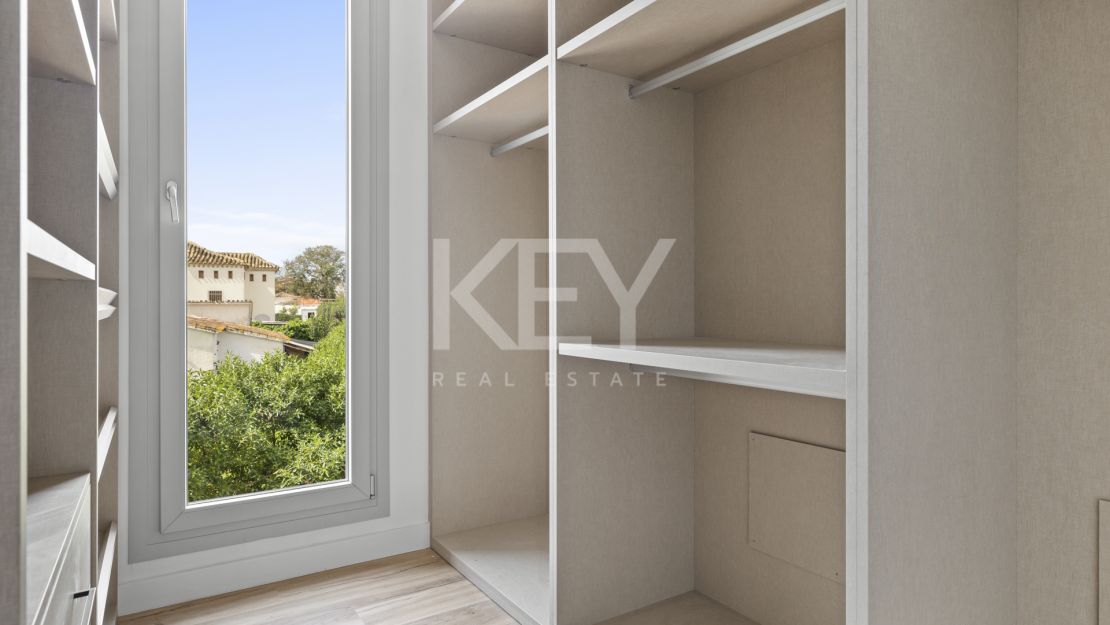 Exquisita y nueva villa a poca distancia de la playa en venta en San Pedro de Alcántara