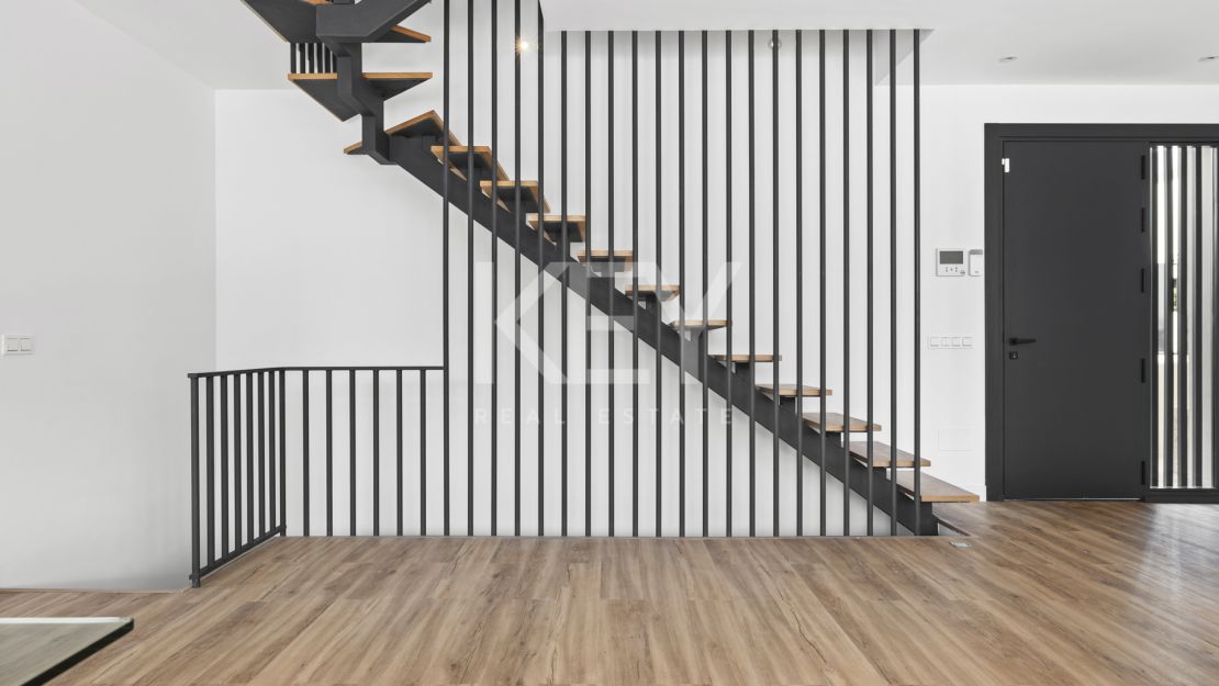 Exquisita y nueva villa a poca distancia de la playa en venta en San Pedro de Alcántara