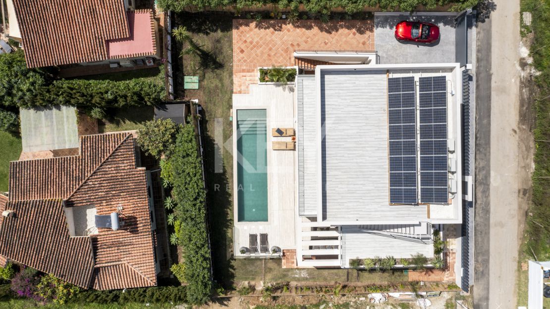 Exquisita y nueva villa a poca distancia de la playa en venta en San Pedro de Alcántara