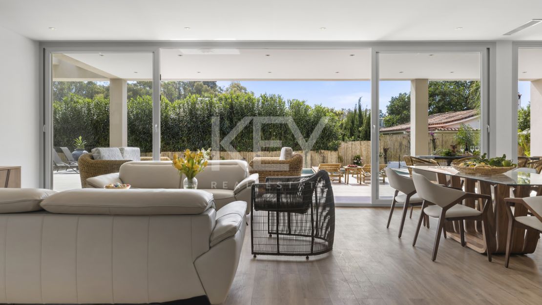 Exquisita y nueva villa a poca distancia de la playa en venta en San Pedro de Alcántara