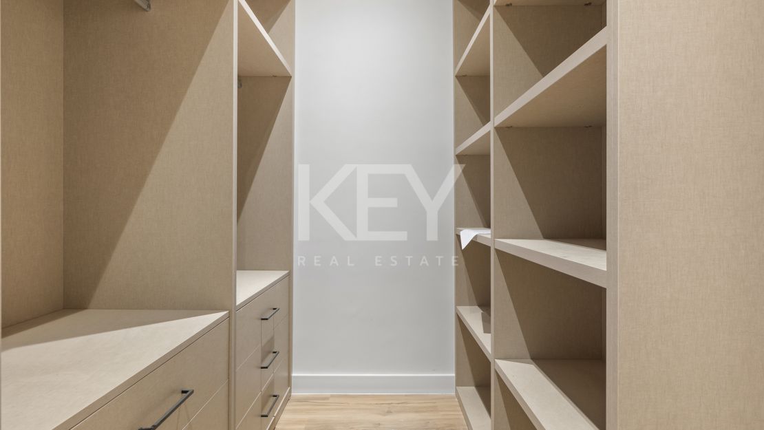 Exquisita y nueva villa a poca distancia de la playa en venta en San Pedro de Alcántara