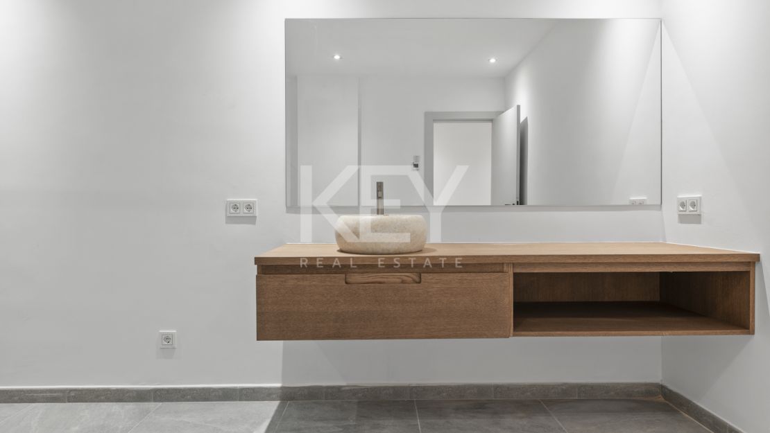 Exquisita y nueva villa a poca distancia de la playa en venta en San Pedro de Alcántara