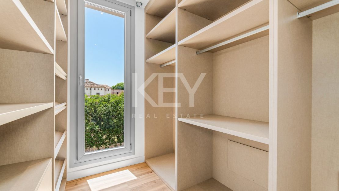 Exquisita y nueva villa a poca distancia de la playa en venta en San Pedro de Alcántara