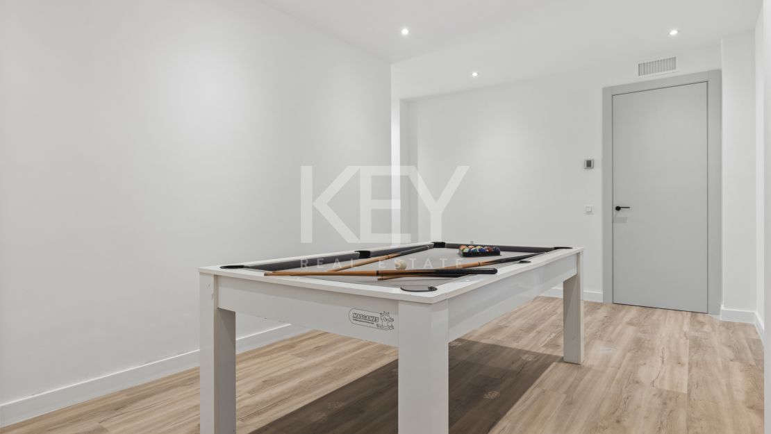 Exquisita y nueva villa a poca distancia de la playa en venta en San Pedro de Alcántara