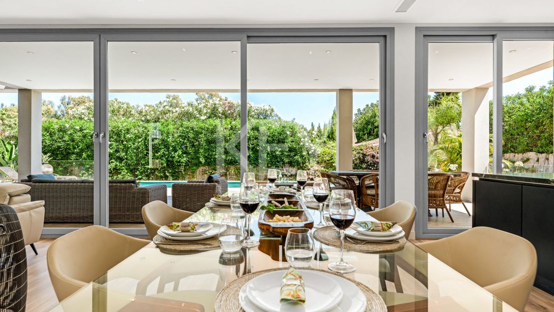 Exquisita y nueva villa a poca distancia de la playa en venta en San Pedro de Alcántara