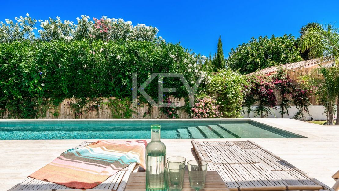 Exquisita y nueva villa a poca distancia de la playa en venta en San Pedro de Alcántara