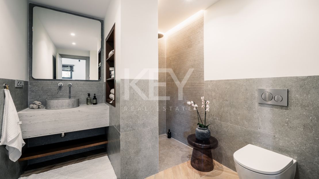 Renovated Villa for Sale in a Gated community, Nueva Andalucia, Marbella