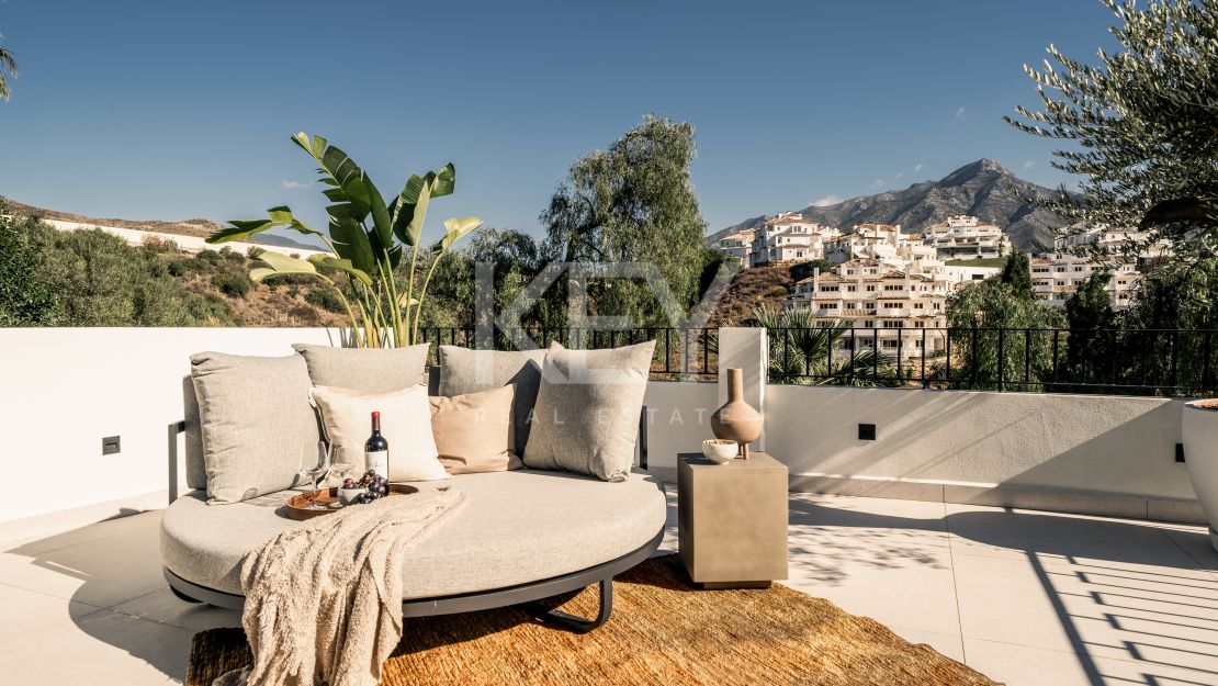 Renovated Villa for Sale in a Gated community, Nueva Andalucia, Marbella
