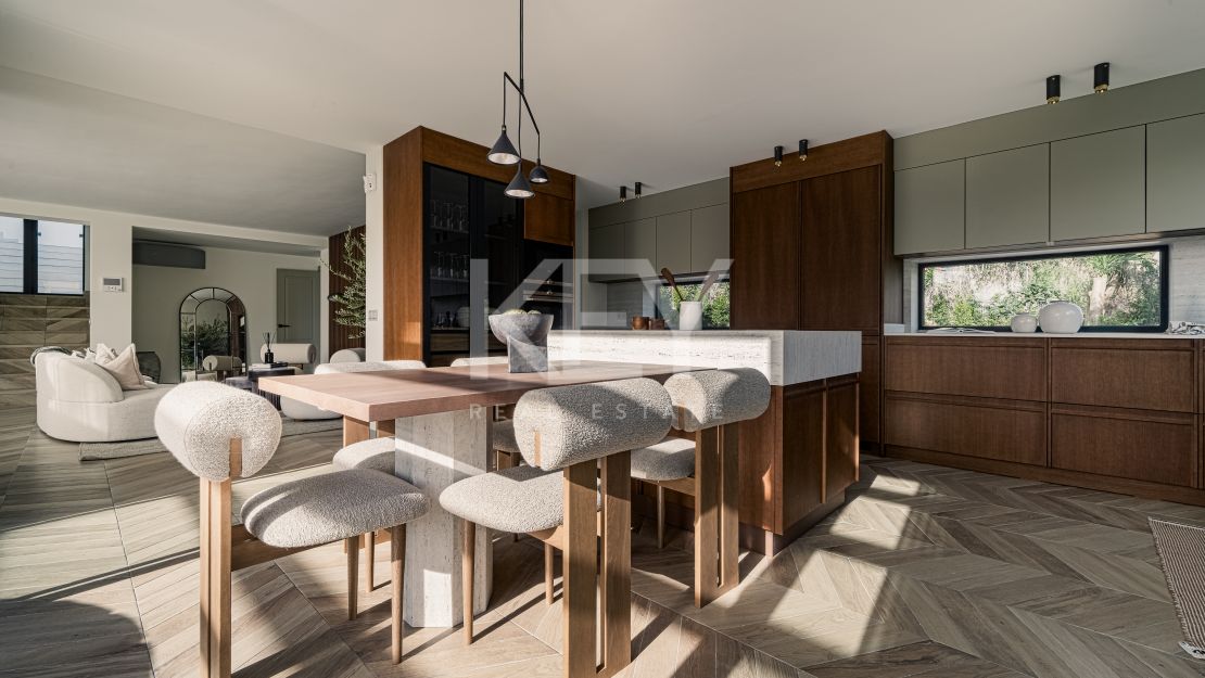 Renovated Villa for Sale in a Gated community, Nueva Andalucia, Marbella