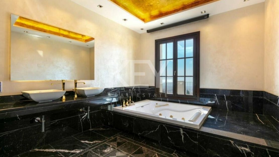 Великолепный особняк на продажу в Ла Загалета: элегантность, уединение и захватывающие дух виды