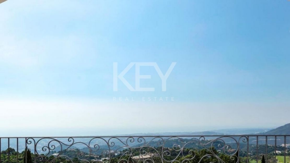 Великолепный особняк на продажу в Ла Загалета: элегантность, уединение и захватывающие дух виды