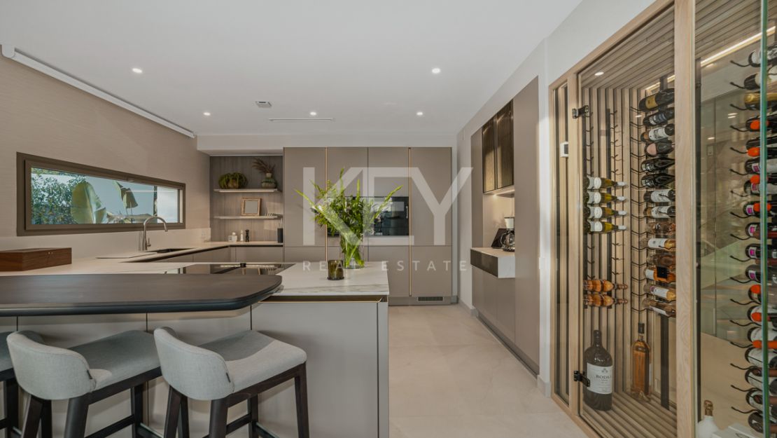 Modern semi-detached villa with panoramic views in Nueva Andalucía