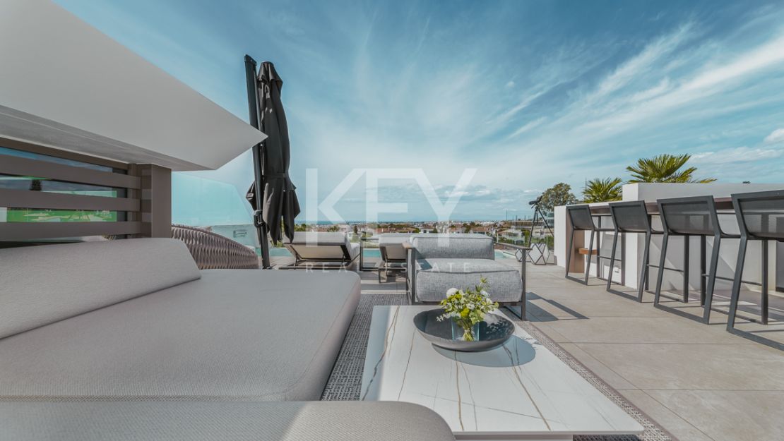 Modern semi-detached villa with panoramic views in Nueva Andalucía