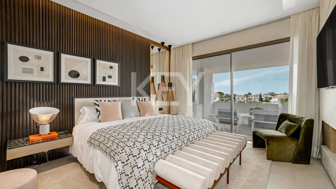 Modern semi-detached villa with panoramic views in Nueva Andalucía