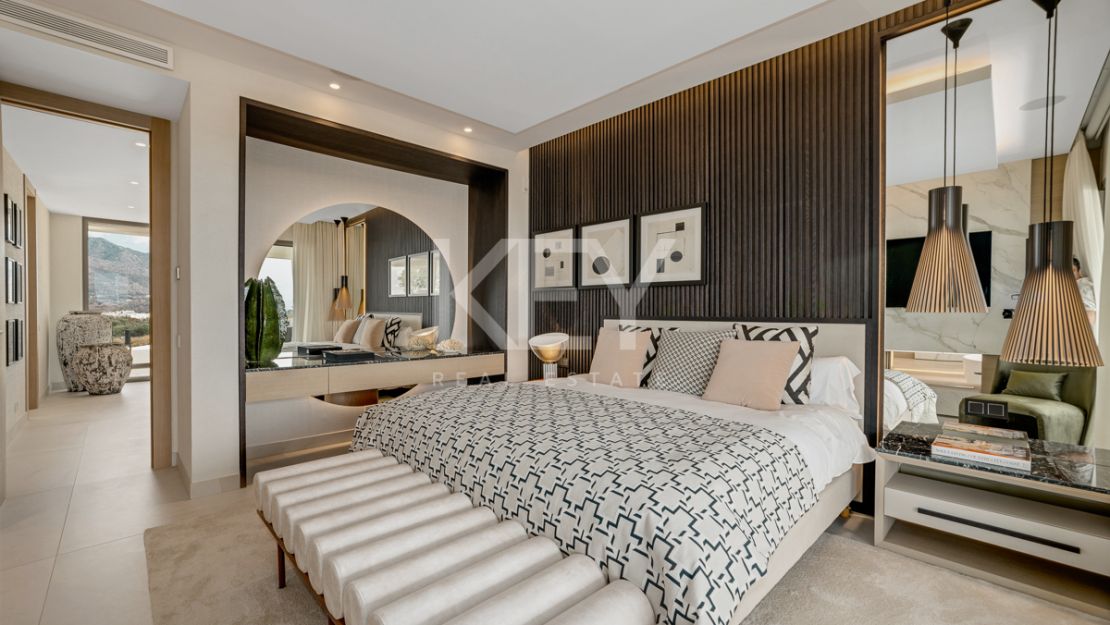Modern semi-detached villa with panoramic views in Nueva Andalucía